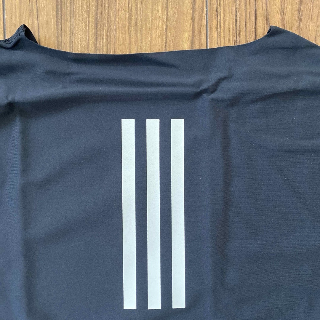 adidas(アディダス)の新品　メンズ　adidas アディダス　Vネック　インナー　ベースレイヤー　M メンズのトップス(Tシャツ/カットソー(半袖/袖なし))の商品写真