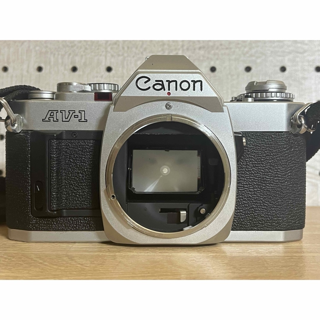 Canon(キヤノン)のCANON AV-1 CANON LENS NEW FD 50mm F2 スマホ/家電/カメラのカメラ(フィルムカメラ)の商品写真