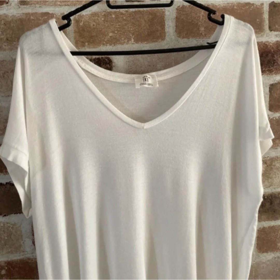 ZARA(ザラ)のZARA  VネックTシャツ レディースのトップス(Tシャツ(半袖/袖なし))の商品写真