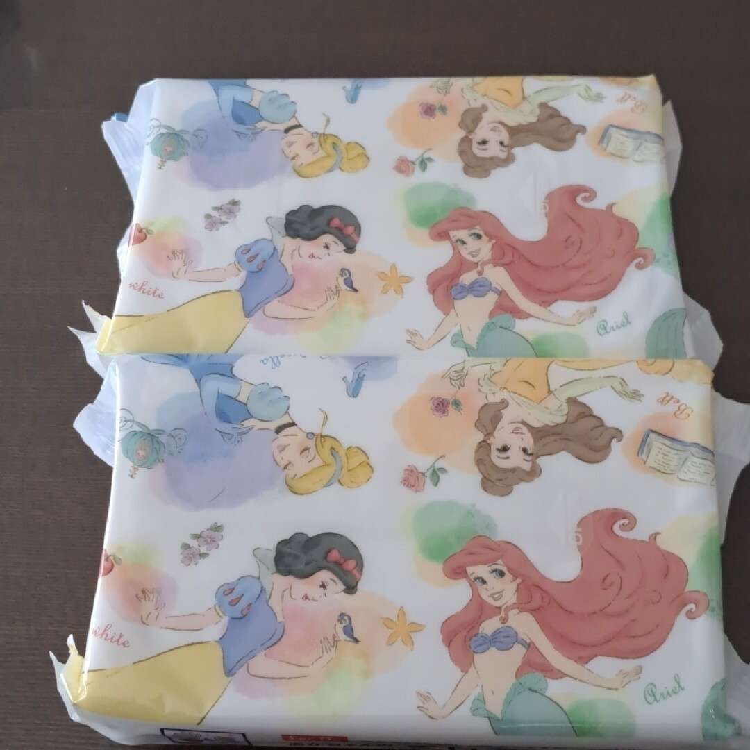 Disney(ディズニー)のウェットシートのフタ 　ディズニー　おしりふき キッズ/ベビー/マタニティのおむつ/トイレ用品(ベビーおしりふき)の商品写真