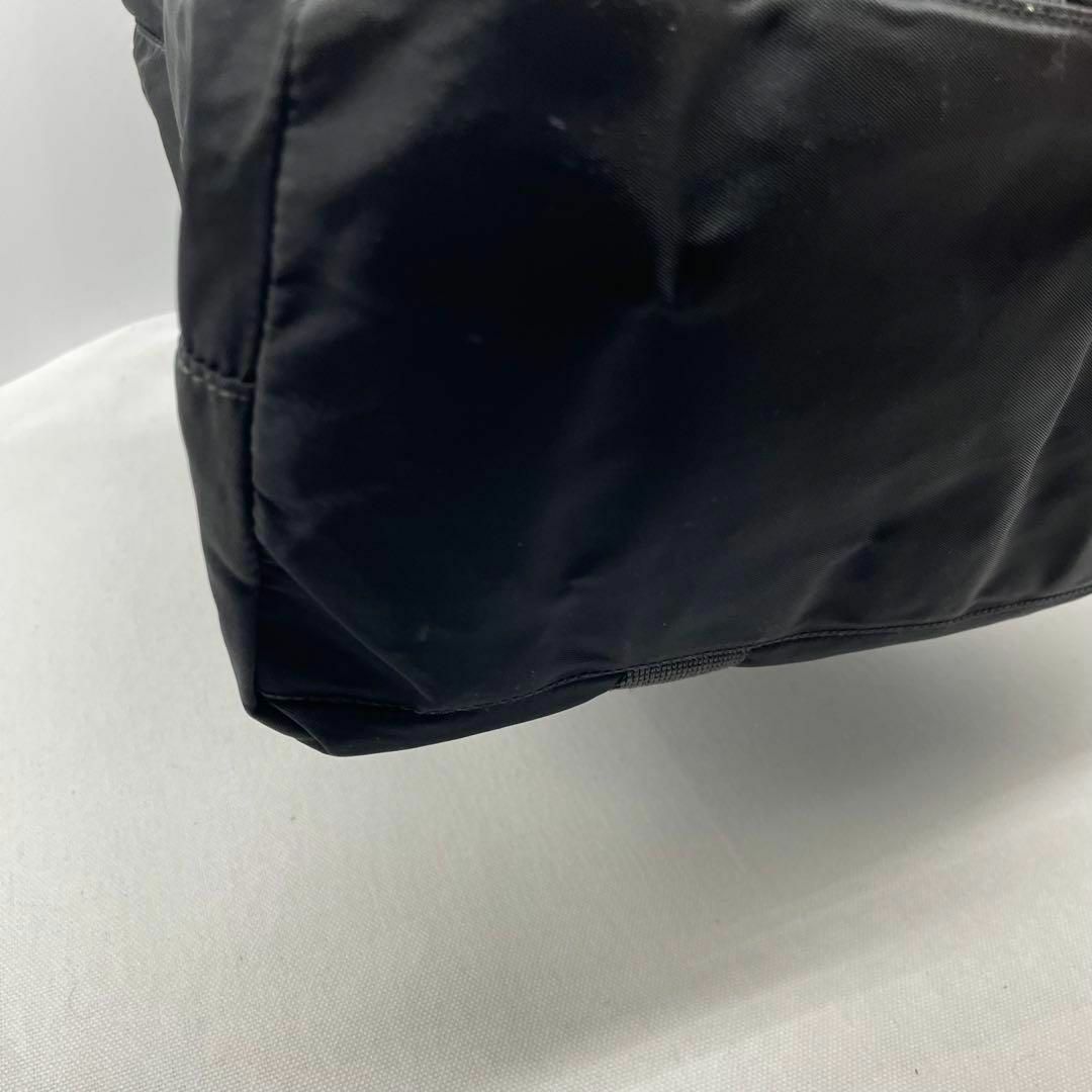 PRADA(プラダ)の77プラダ　ポコノナイロン　トートバッグ　A4収納可能ブラック　三角ロゴ　大容量 レディースのバッグ(トートバッグ)の商品写真