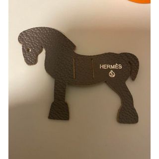 エルメス(Hermes)のpetit h エルメス　プティアッシュ　エルミー　チャーム　グレーブラウン(チャーム)