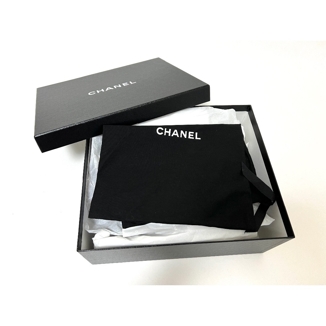 CHANEL(シャネル)のCHANEL シャネル レディース ローファー シャイニーカーフスキン ロゴマーク ボルドー サイズ：371/2 23B G45123 B14026 NR295 美品 レディースの靴/シューズ(ローファー/革靴)の商品写真