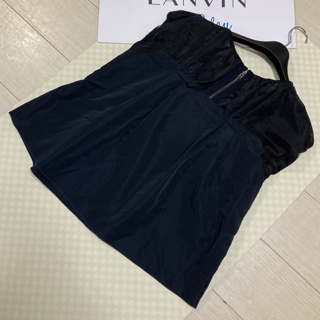 LANVIN en Bleu(ランバンオンブルー)の定価¥25,300 ランバンオンブルー レースリボンカットソー(紺×黒)３８ レディースのトップス(シャツ/ブラウス(半袖/袖なし))の商品写真