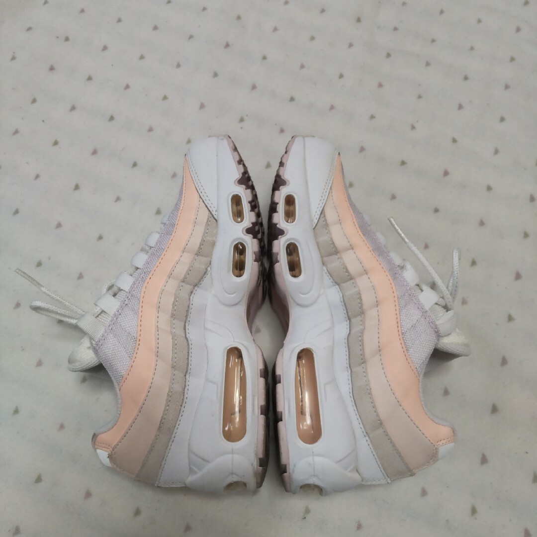 NIKE(ナイキ)のNIKE WMNS AIR MAX 95 CJ0624-100 スニーカー レディースの靴/シューズ(スニーカー)の商品写真