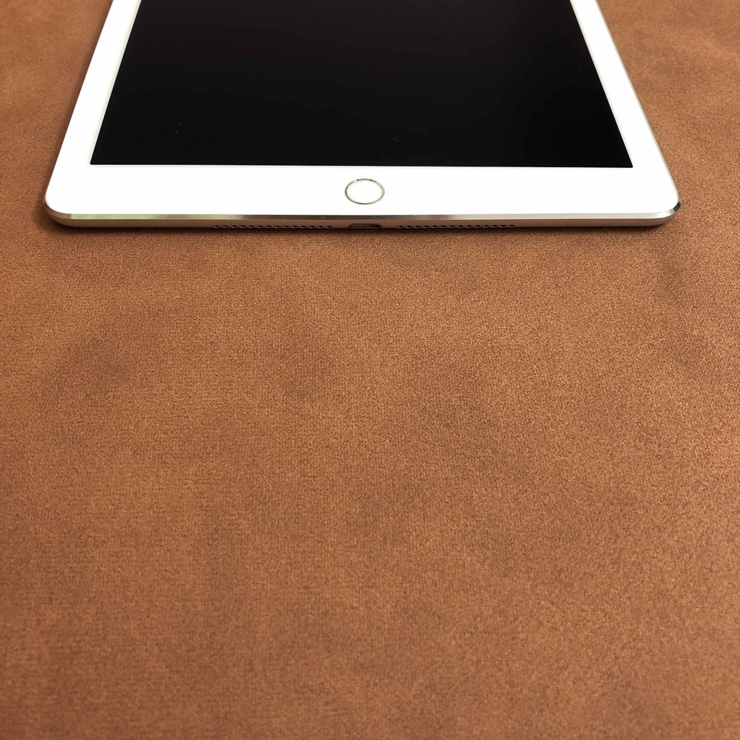 iPad(アイパッド)の比較的綺麗 iPad Air2 第2世代 16GB au スマホ/家電/カメラのPC/タブレット(タブレット)の商品写真