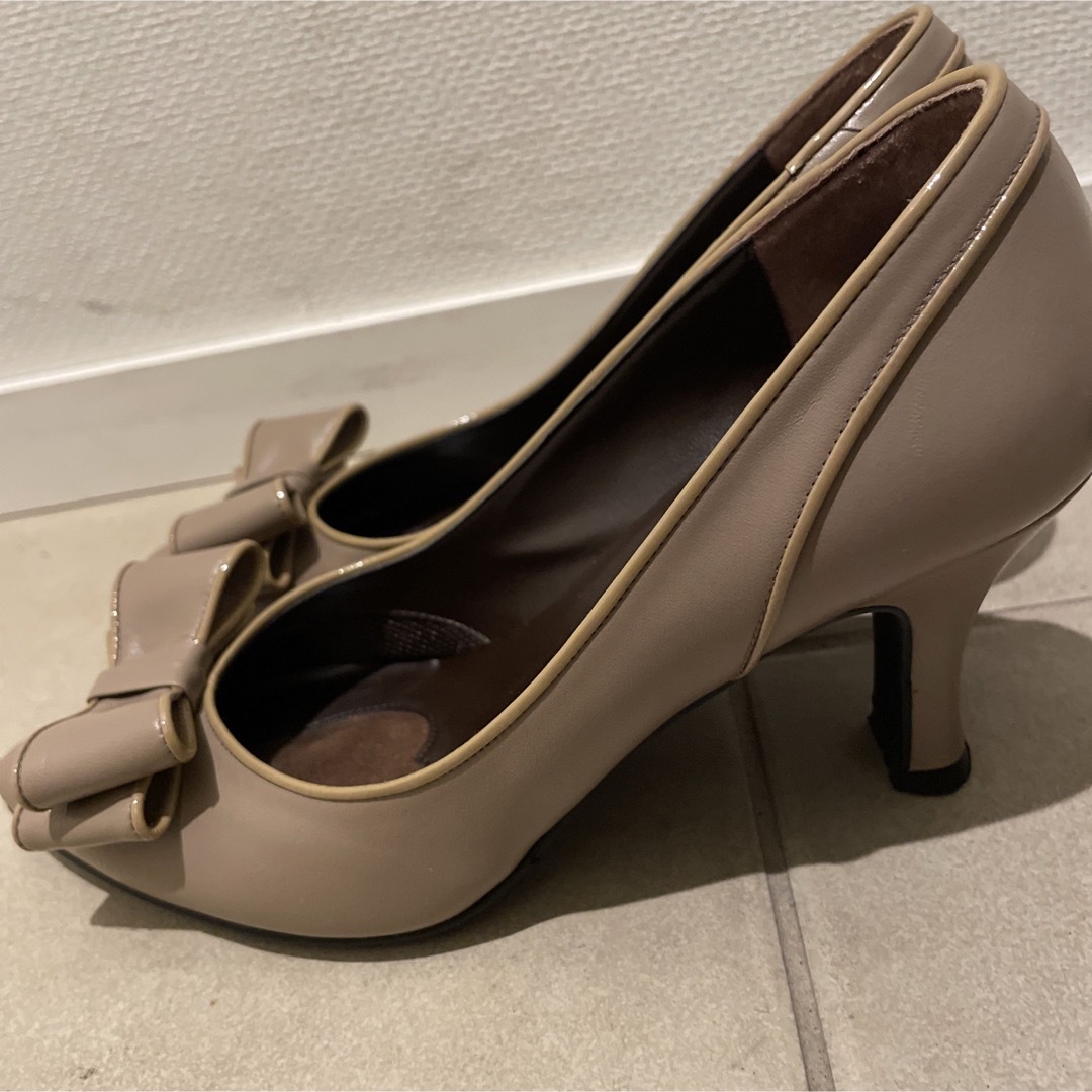 DIANA(ダイアナ)のダイアナ　ウェルフィット　パンプス　リボン　21.5 EE ベージュ　日本製 レディースの靴/シューズ(ハイヒール/パンプス)の商品写真
