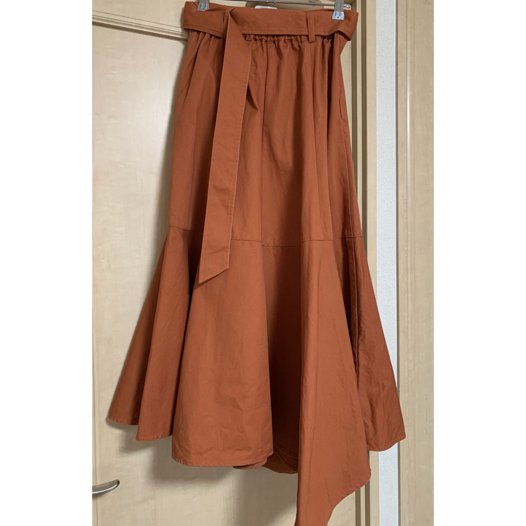 Ameri VINTAGE(アメリヴィンテージ)のAMERI COLOR IRREGULAR HEM SKIRT税込16,280円 レディースのスカート(ロングスカート)の商品写真