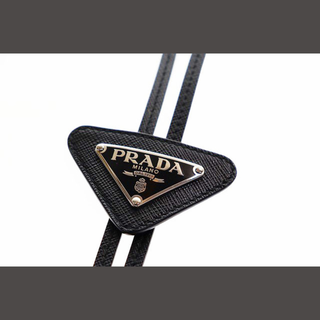 PRADA(プラダ)のPRADA SAFFIANO レザー 三角プレート ループタイ 21C027 レディースのファッション小物(その他)の商品写真