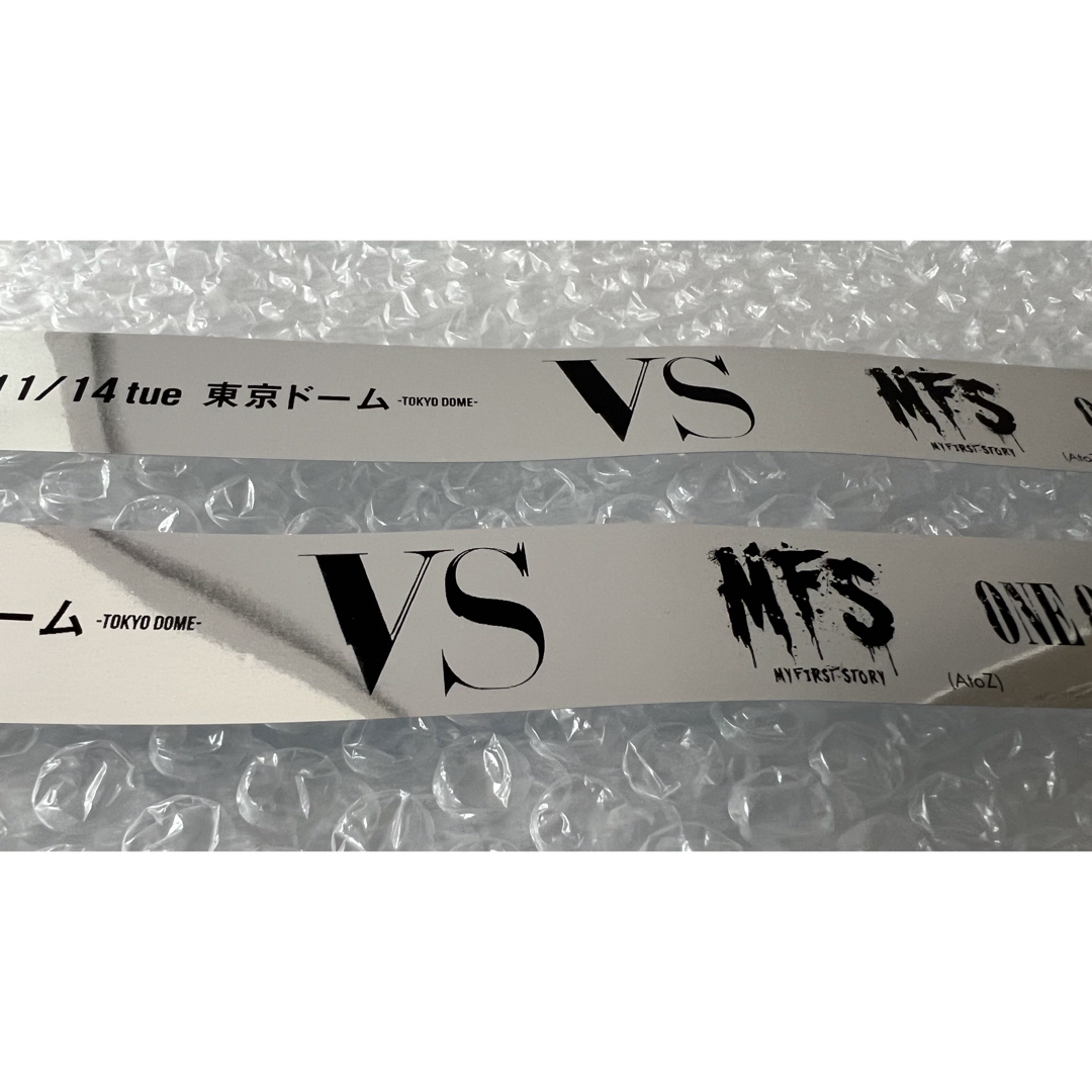 ONE OK ROCK(ワンオクロック)のワンオクロック マイファーストストーリー VS 東京ドーム 銀テープ 2枚  エンタメ/ホビーのタレントグッズ(ミュージシャン)の商品写真