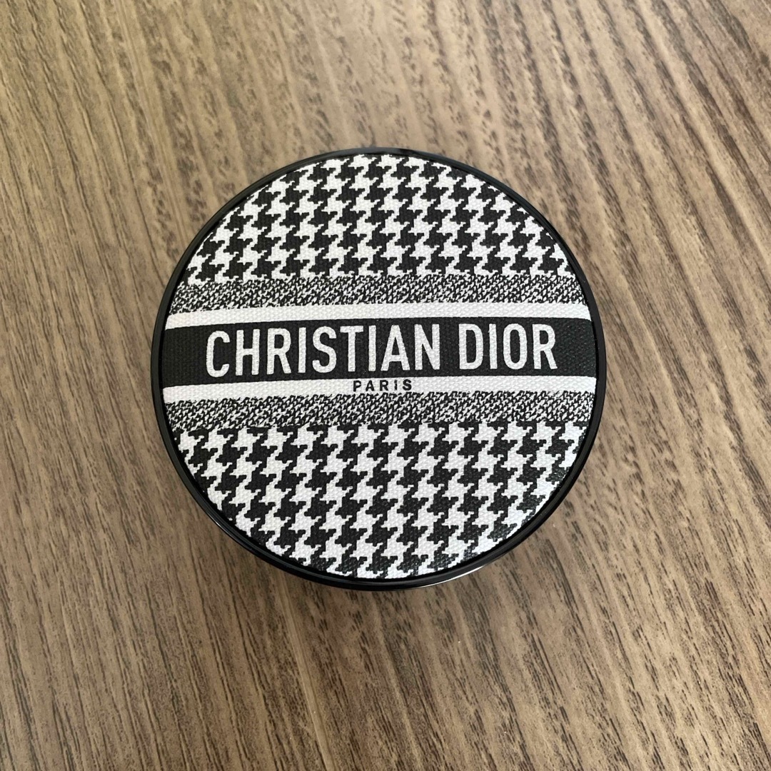 Dior(ディオール)のDior 千鳥　クッションファンデ コスメ/美容のベースメイク/化粧品(ファンデーション)の商品写真