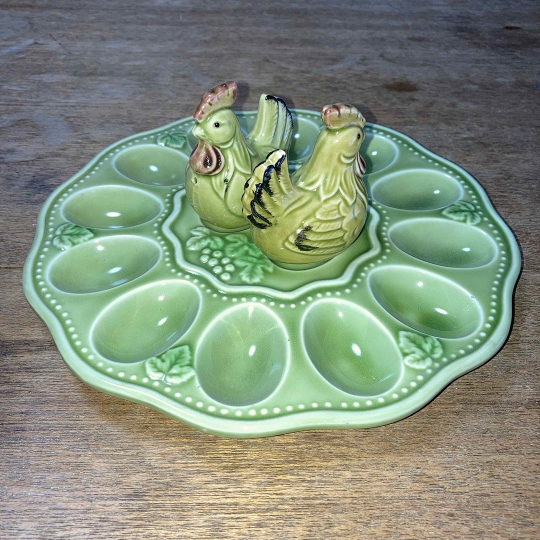 ヴィンテージ陶器1950年卵皿&鶏SPセットクラッシックグリーンNew Orle ハンドメイドのインテリア/家具(インテリア雑貨)の商品写真