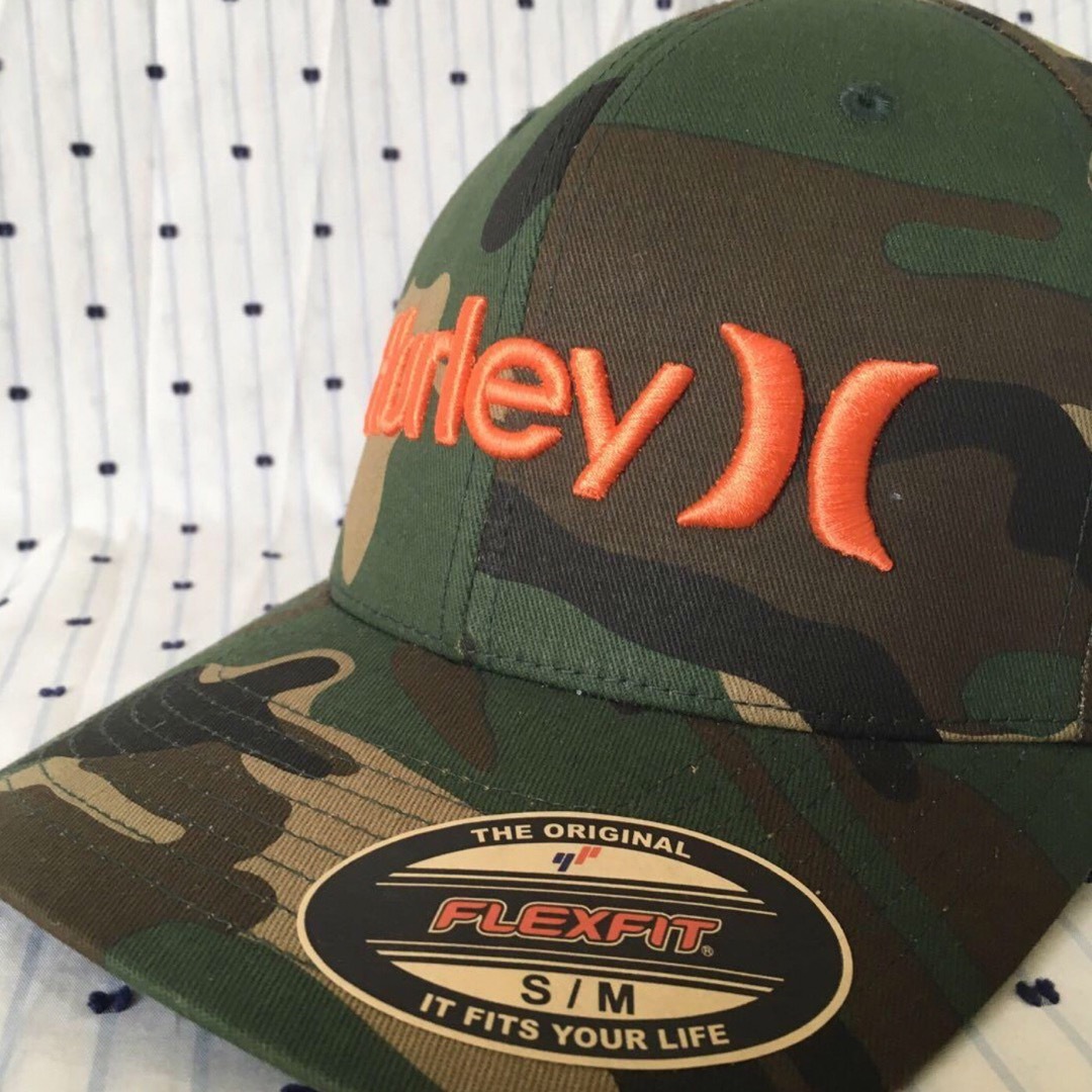 Hurley(ハーレー)のＨＵＲＬＥＹハーレーUS限定エンボスアイコン刺繍フレックスフィットキャップ帽子 メンズの帽子(キャップ)の商品写真