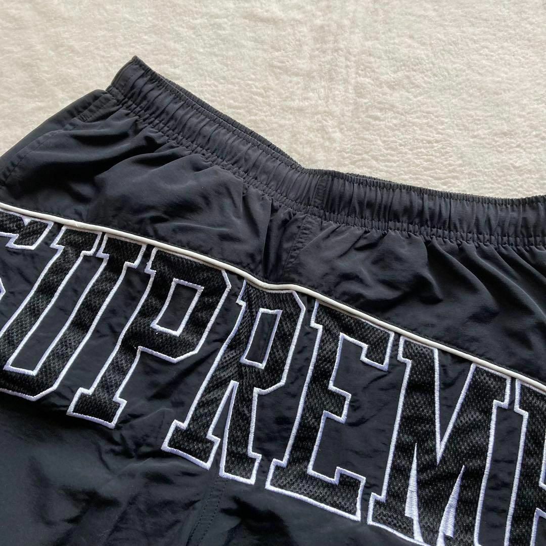 Supreme(シュプリーム)の【良品】supreme ウォーターショーツ 水着 ハーフパンツ 刺繍ロゴ【S】黒 メンズの水着/浴衣(水着)の商品写真