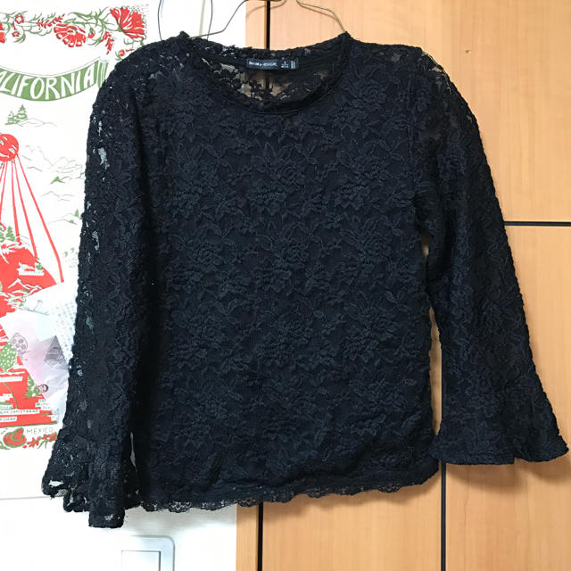 Bershka(ベルシュカ)のレーストップス 黒 ベル袖 レディースのトップス(カットソー(長袖/七分))の商品写真