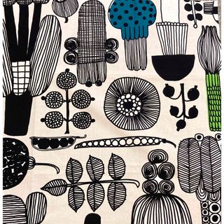 マリメッコ(marimekko)の正規品【プータルフリンパルハート】マリメッコ　生地　生地幅ハーフ70×50(生地/糸)