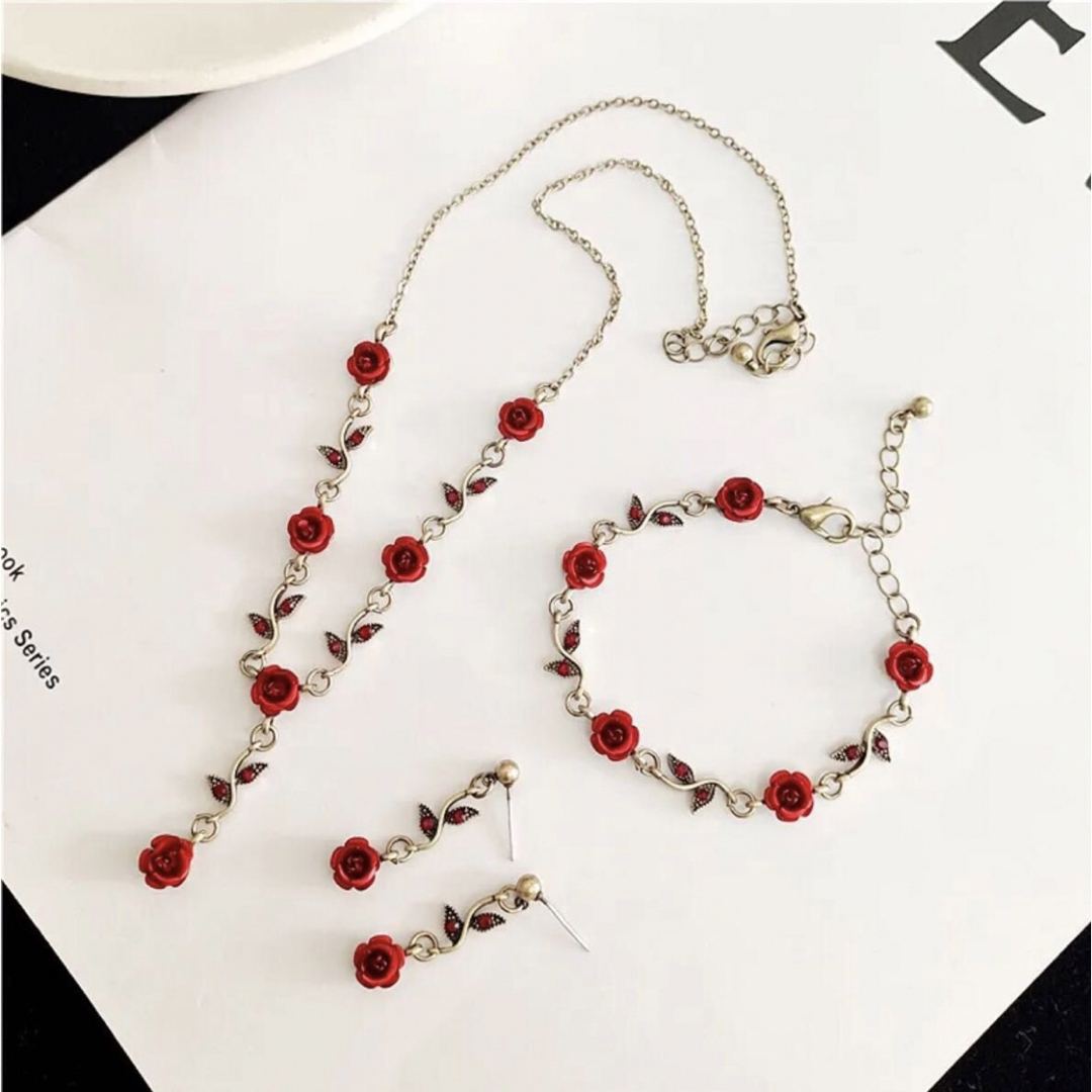 赤バラのネックレス ブレスレット ピアス フルセット レディースのアクセサリー(ネックレス)の商品写真