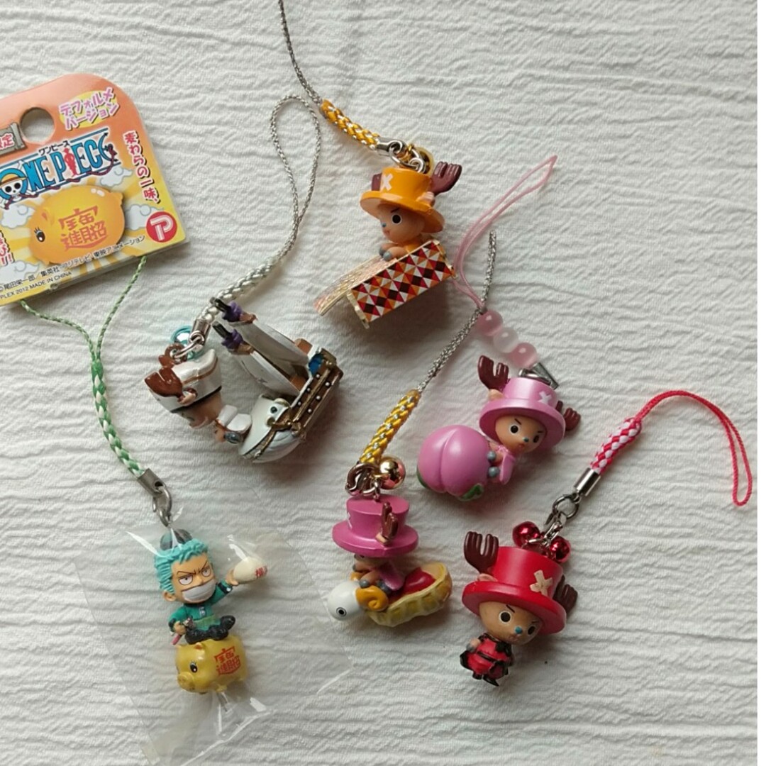 ONE PIECE　ストラップ　チョッパー　ゾロ エンタメ/ホビーのおもちゃ/ぬいぐるみ(キャラクターグッズ)の商品写真