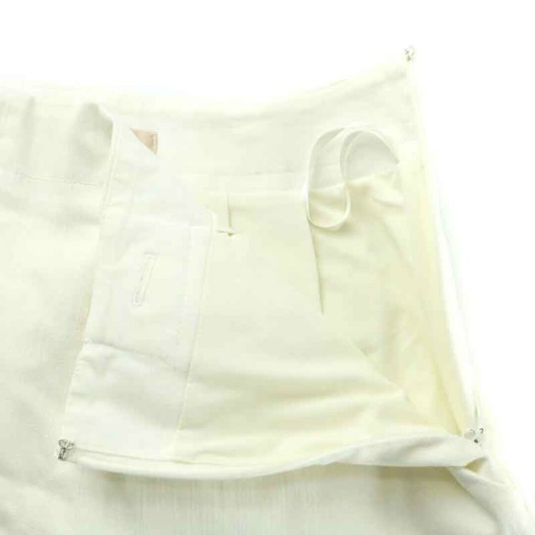 Apuweiser-riche(アプワイザーリッシェ)のアプワイザーリッシェ 21SS パンツ 金ボタン 2 M 白 ホワイト レディースのパンツ(その他)の商品写真