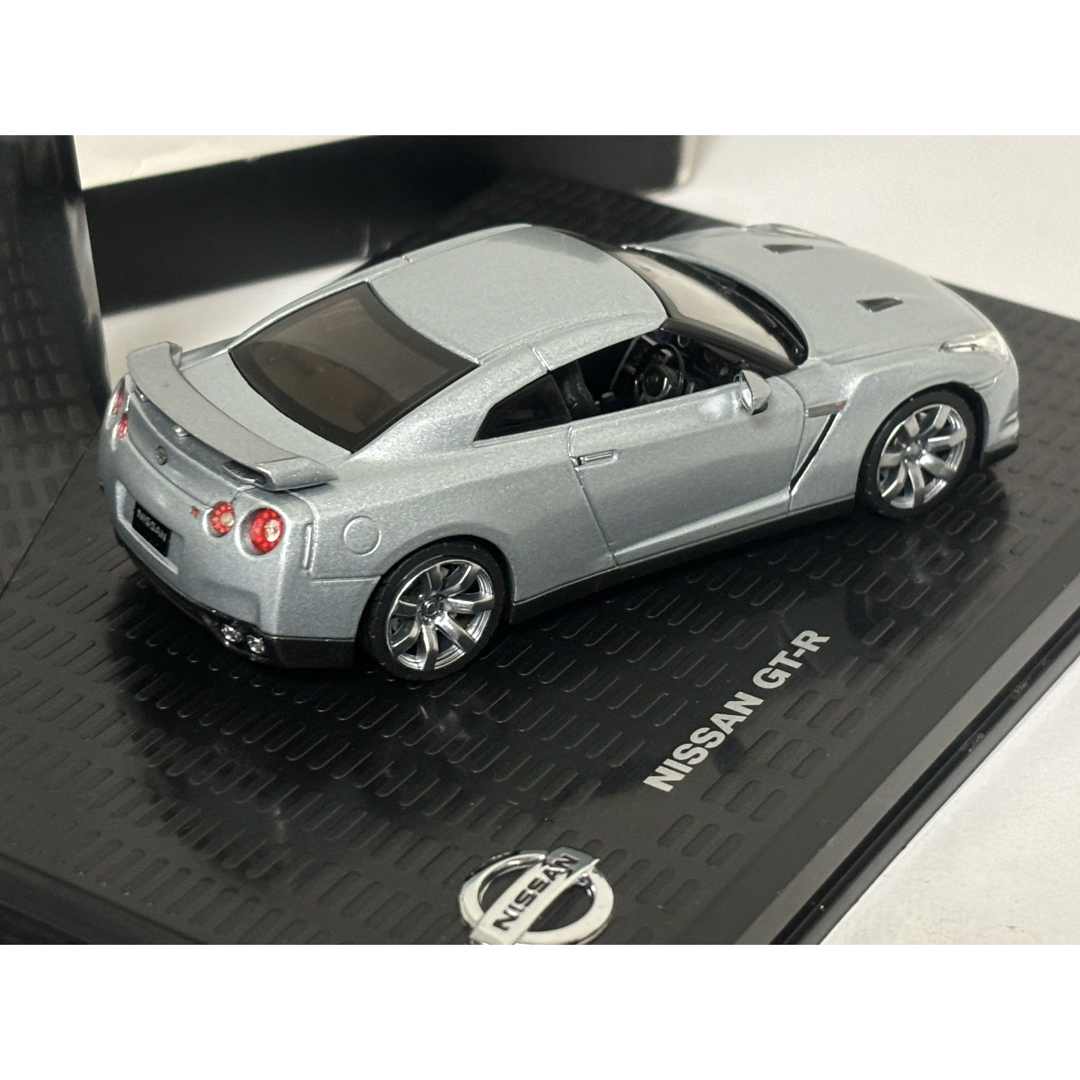 日産(ニッサン)の日産/スカイライン/50周年/限定/ミニカー/GT-R/シルバー/R35/純正 エンタメ/ホビーのおもちゃ/ぬいぐるみ(ミニカー)の商品写真