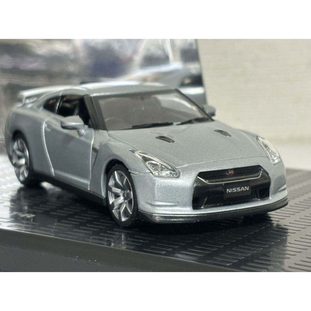 日産(ニッサン)の日産/スカイライン/50周年/限定/ミニカー/GT-R/シルバー/R35/純正 エンタメ/ホビーのおもちゃ/ぬいぐるみ(ミニカー)の商品写真