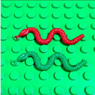レゴ(Lego)の【新品】LEGO ヘビ 蛇２色 赤＆緑 レゴ ミニフィギュアアイテム(その他)