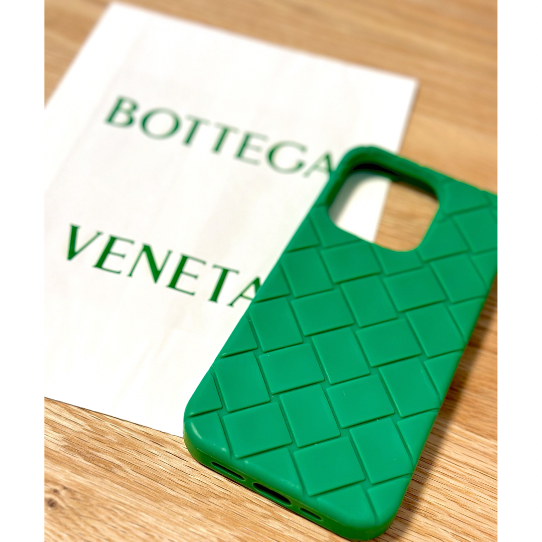 Bottega Veneta(ボッテガヴェネタ)の【美品】ボッテガヴェネタ　iPhone14pro シリコンケース スマホ/家電/カメラのスマホアクセサリー(iPhoneケース)の商品写真