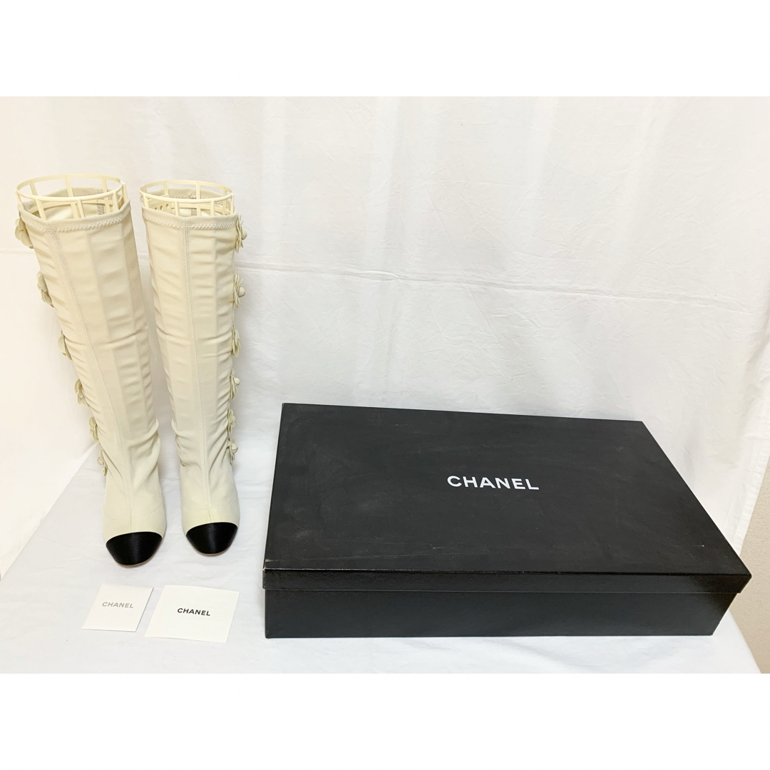 CHANEL(シャネル)の超美品 シャネル カメリア ゴールド金具 ココマーク ロングブーツ 35 1/2 レディースの靴/シューズ(ブーツ)の商品写真