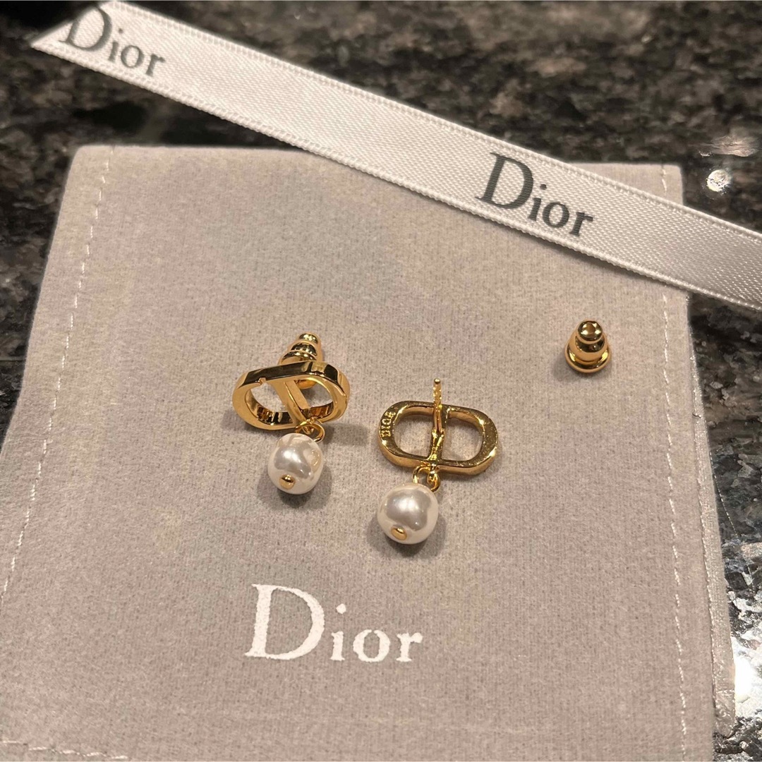 Christian Dior(クリスチャンディオール)の本日のみお値下げ！新品♡Christian Dior ピアス　ゴールド レディースのアクセサリー(ピアス)の商品写真