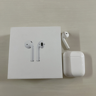 アップル(Apple)のAPPLE AirPods with Charging Case MV7N2J/(ヘッドフォン/イヤフォン)