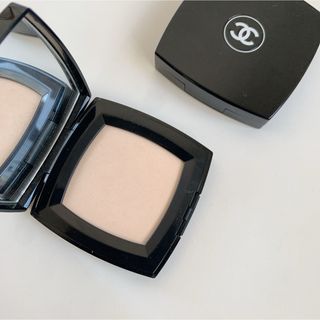 シャネル(CHANEL)のCHANEL プードゥル ユニヴェルセル コンパクト  20 クレール(フェイスパウダー)