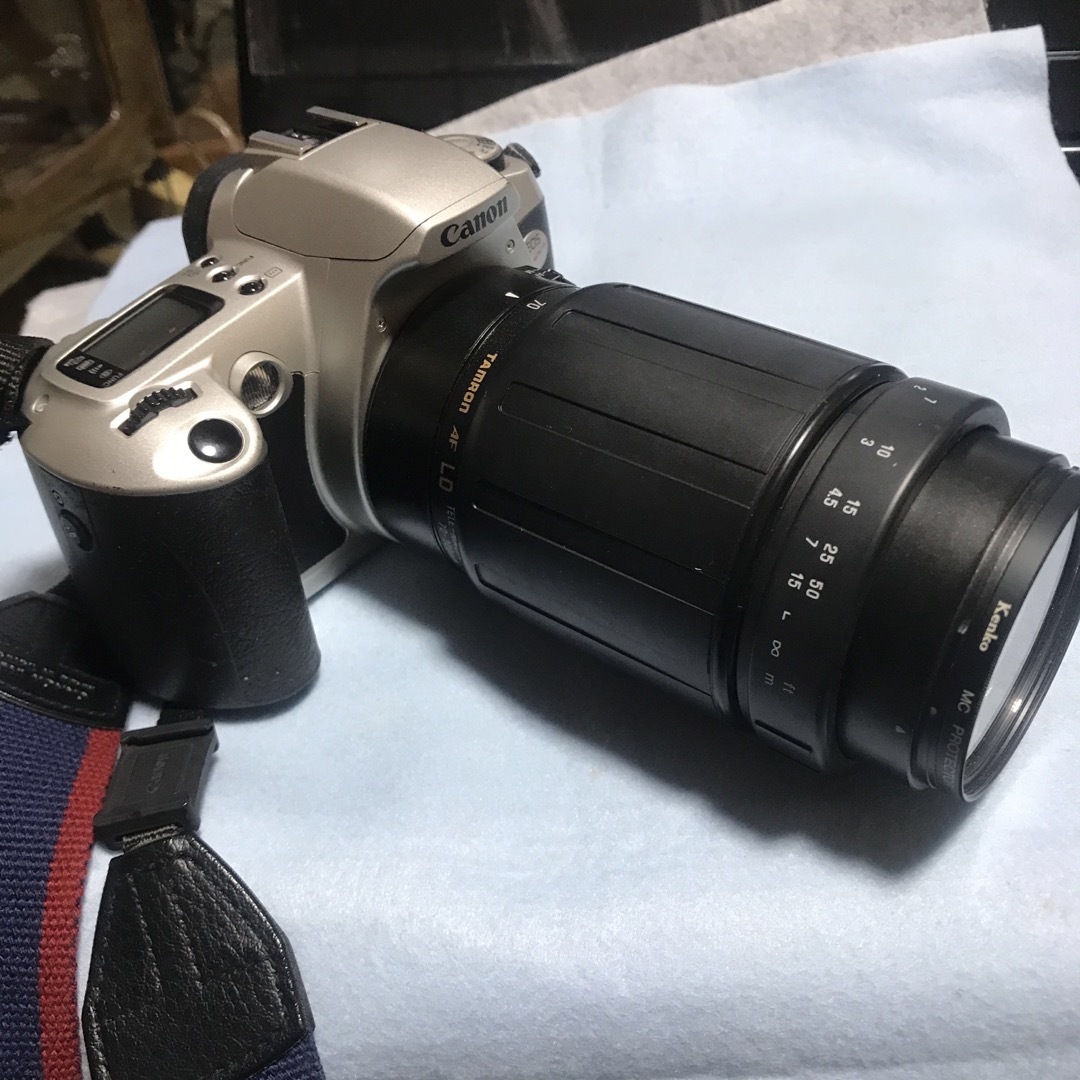 Canon(キヤノン)のキャノン E O S kissとタムロン70-300 f4セット スマホ/家電/カメラのカメラ(フィルムカメラ)の商品写真