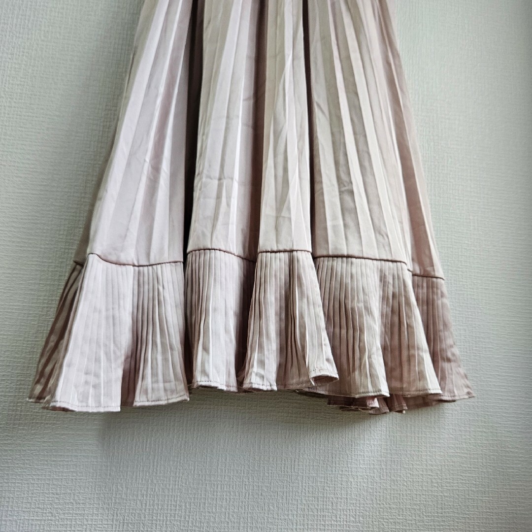 NICE CLAUP(ナイスクラップ)の超美品　NICE CLAUP　ナイスクラップ　プリーツ　フレアスカート　かわいめ レディースのスカート(ロングスカート)の商品写真