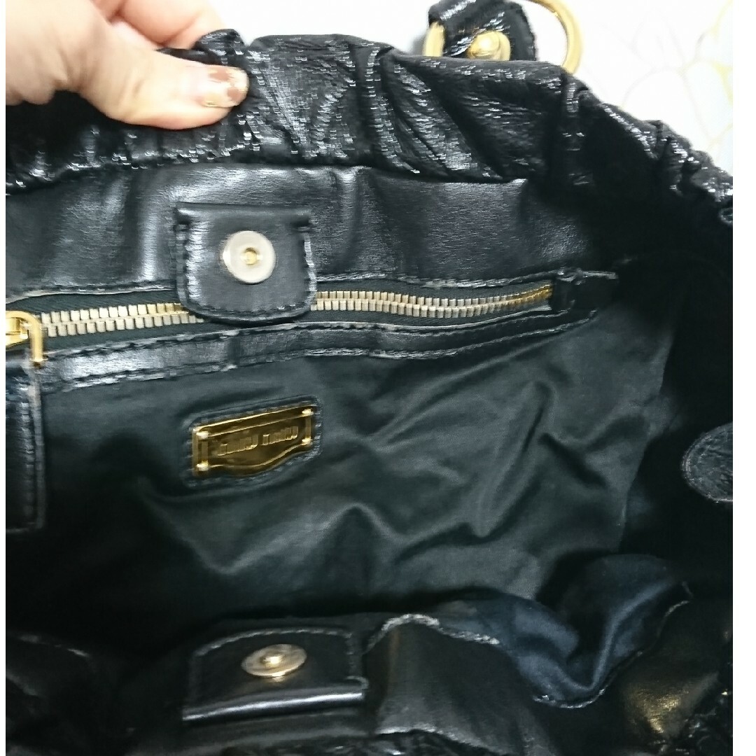 miumiu(ミュウミュウ)の♥️miu miu エナメル トートバッグ♥️黒 レディースのバッグ(トートバッグ)の商品写真