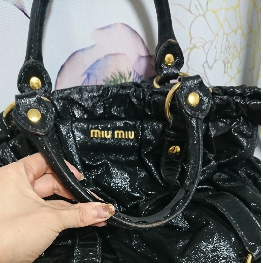 miumiu(ミュウミュウ)の♥️miu miu エナメル トートバッグ♥️黒 レディースのバッグ(トートバッグ)の商品写真