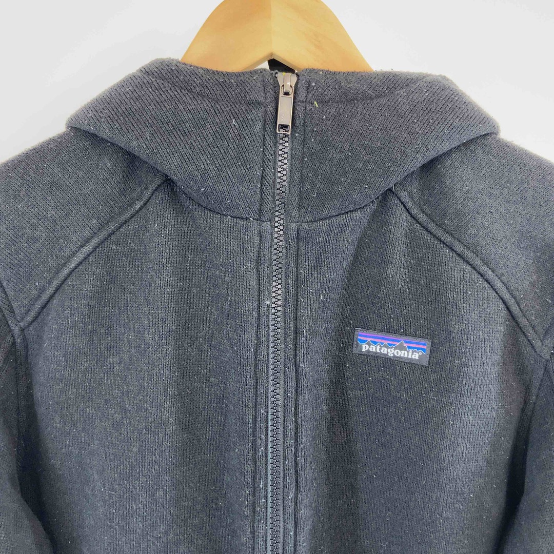 patagonia(パタゴニア)のPatagonia パタゴニア メンズ ブルゾン　パーカー　フード　ラグランスリーブ　黒　裏キルティング メンズのジャケット/アウター(ブルゾン)の商品写真