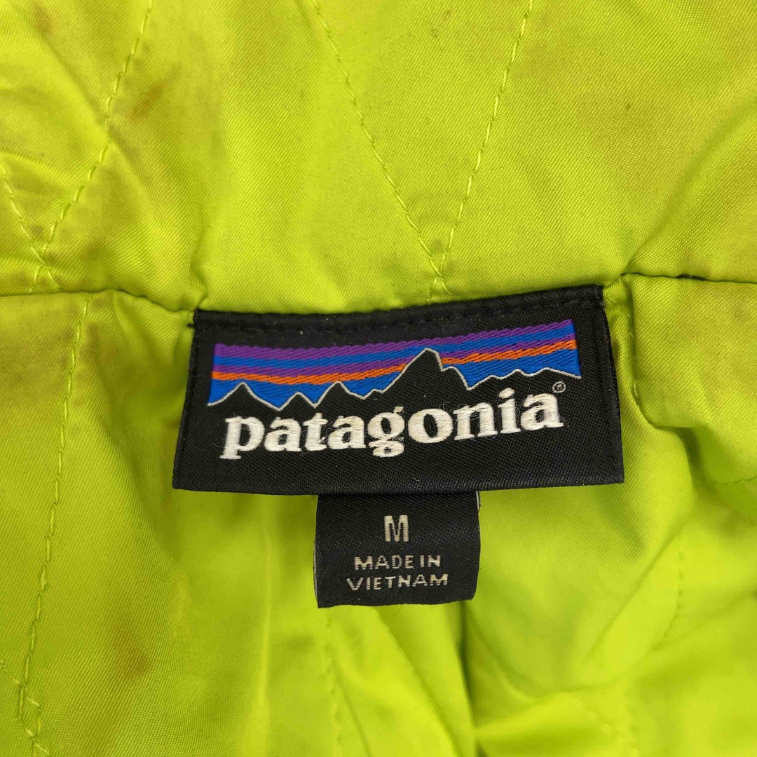 patagonia(パタゴニア)のPatagonia パタゴニア メンズ ブルゾン　パーカー　フード　ラグランスリーブ　黒　裏キルティング メンズのジャケット/アウター(ブルゾン)の商品写真