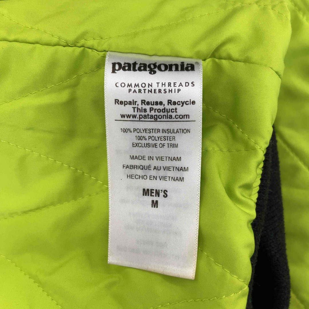 patagonia(パタゴニア)のPatagonia パタゴニア メンズ ブルゾン　パーカー　フード　ラグランスリーブ　黒　裏キルティング メンズのジャケット/アウター(ブルゾン)の商品写真