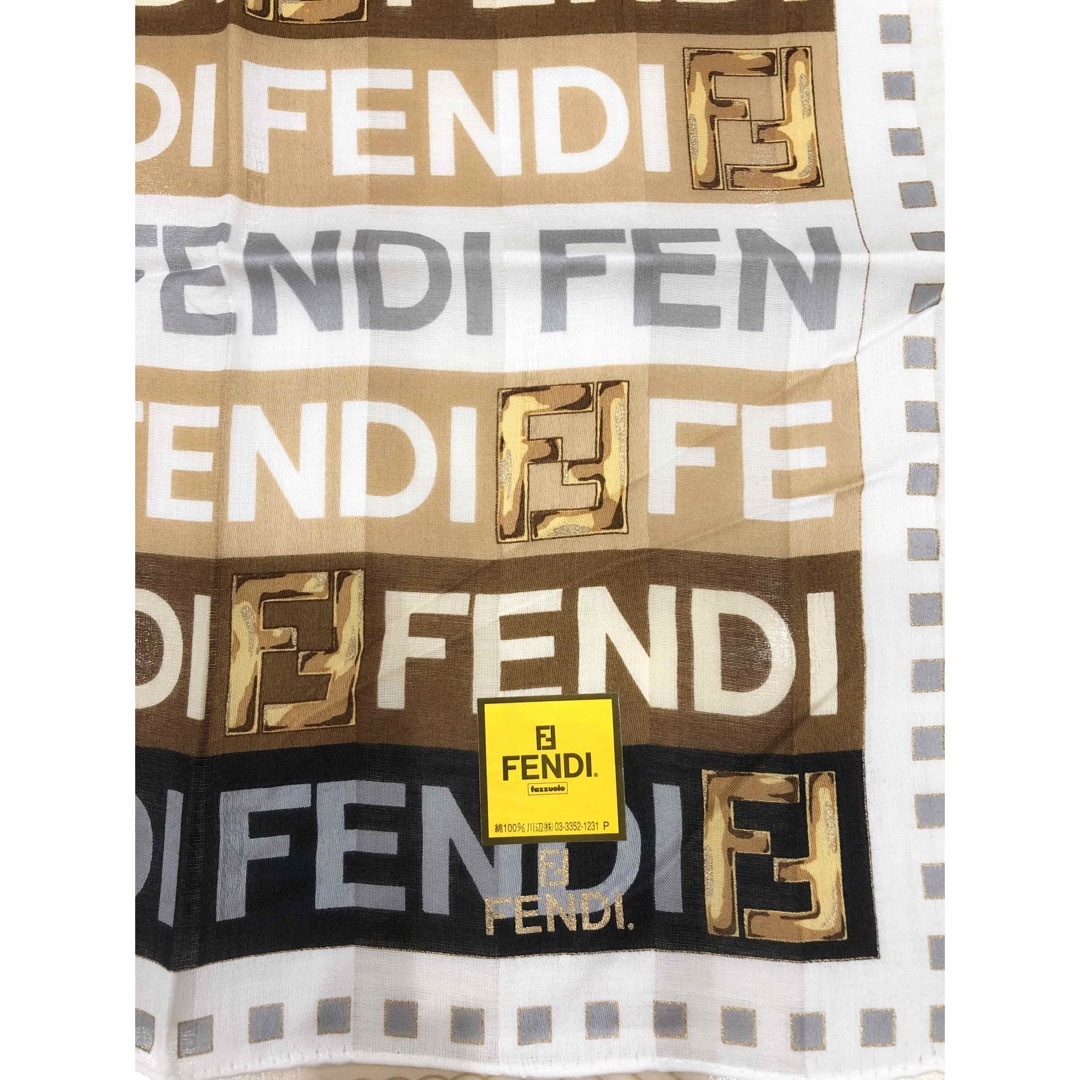 FENDI(フェンディ)のFENDI   ロゴ　ハンカチスカーフ　大判ハンカチ　新品、未使用品 レディースのファッション小物(ハンカチ)の商品写真