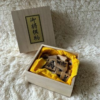 美品 御將基駒 楓中彫 将棋 箱付き(囲碁/将棋)