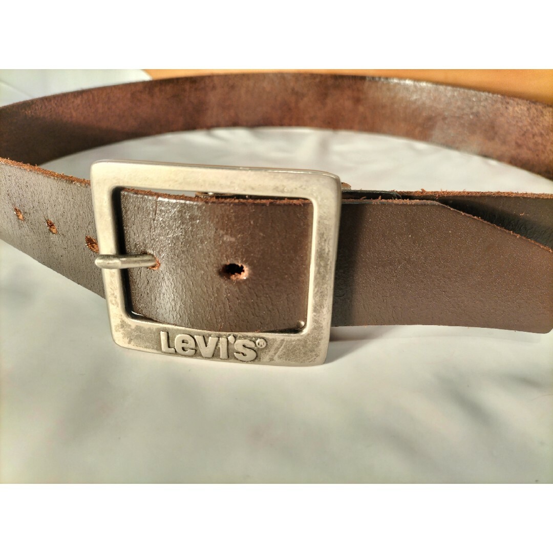 Levi's(リーバイス)の【良品】LEVI'S　リーバイス　正規品　ロゴ入りバックルレザーベルト　本革真鍮 メンズのファッション小物(ベルト)の商品写真