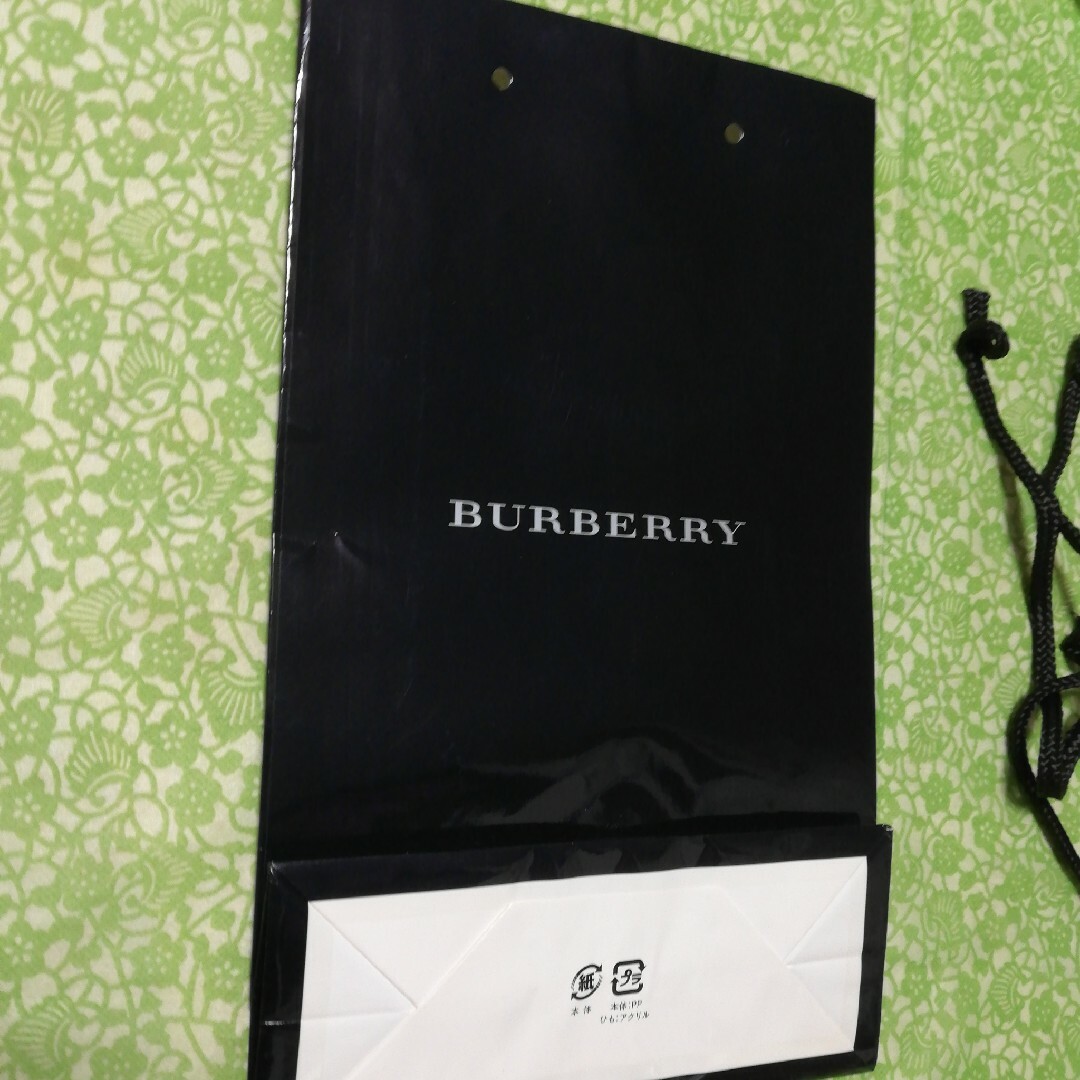 BURBERRY(バーバリー)のバーバリー　紙袋 レディースのバッグ(ショップ袋)の商品写真