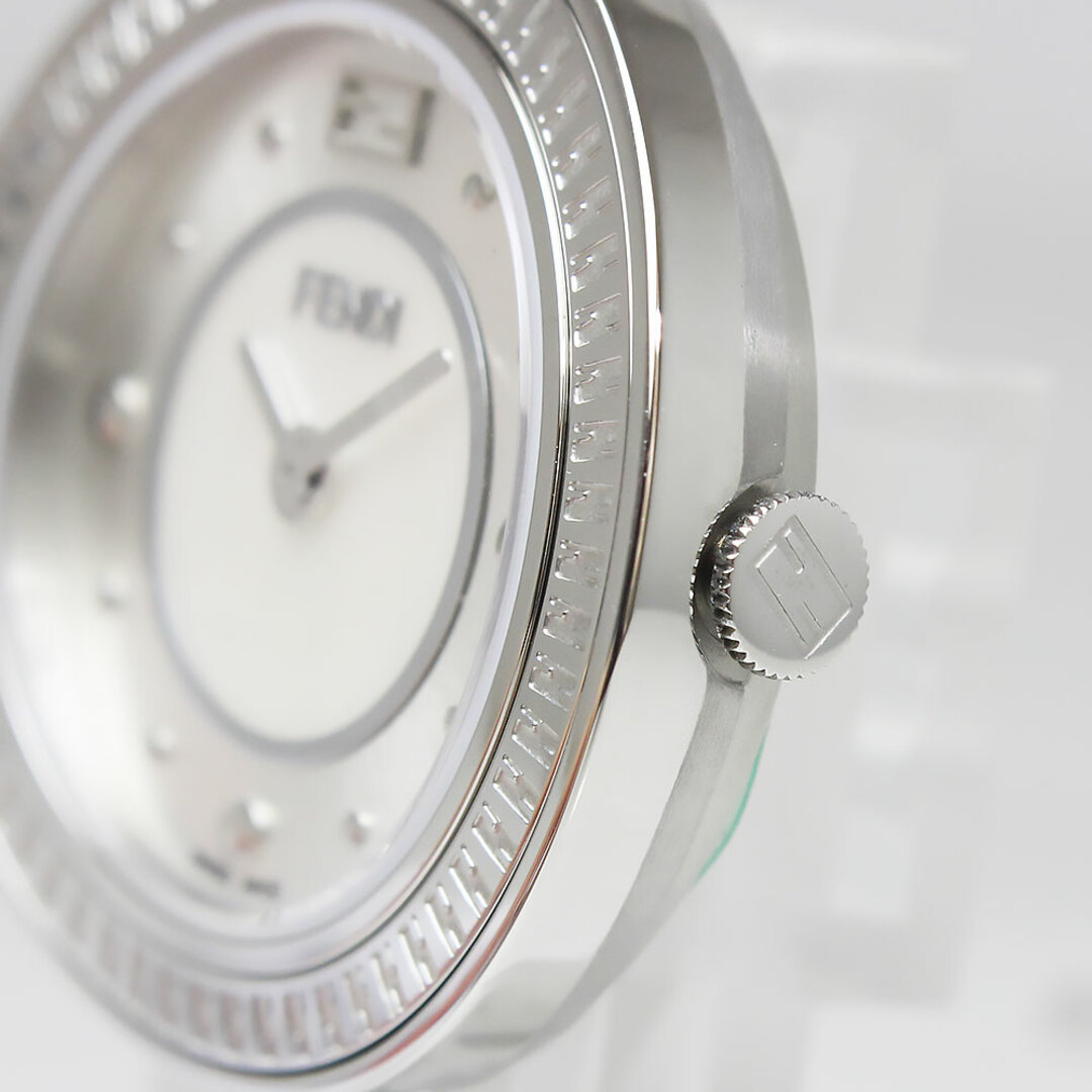 FENDI(フェンディ)のフェンディ FENDI フェンディ マイ ウェイ ファー付 クオーツ レディース 腕時計 バングルウォッチ ホワイトシェル文字盤 F378024500 シルバー ギャランティカードあり 箱付 （新品・未使用品） レディースのファッション小物(腕時計)の商品写真