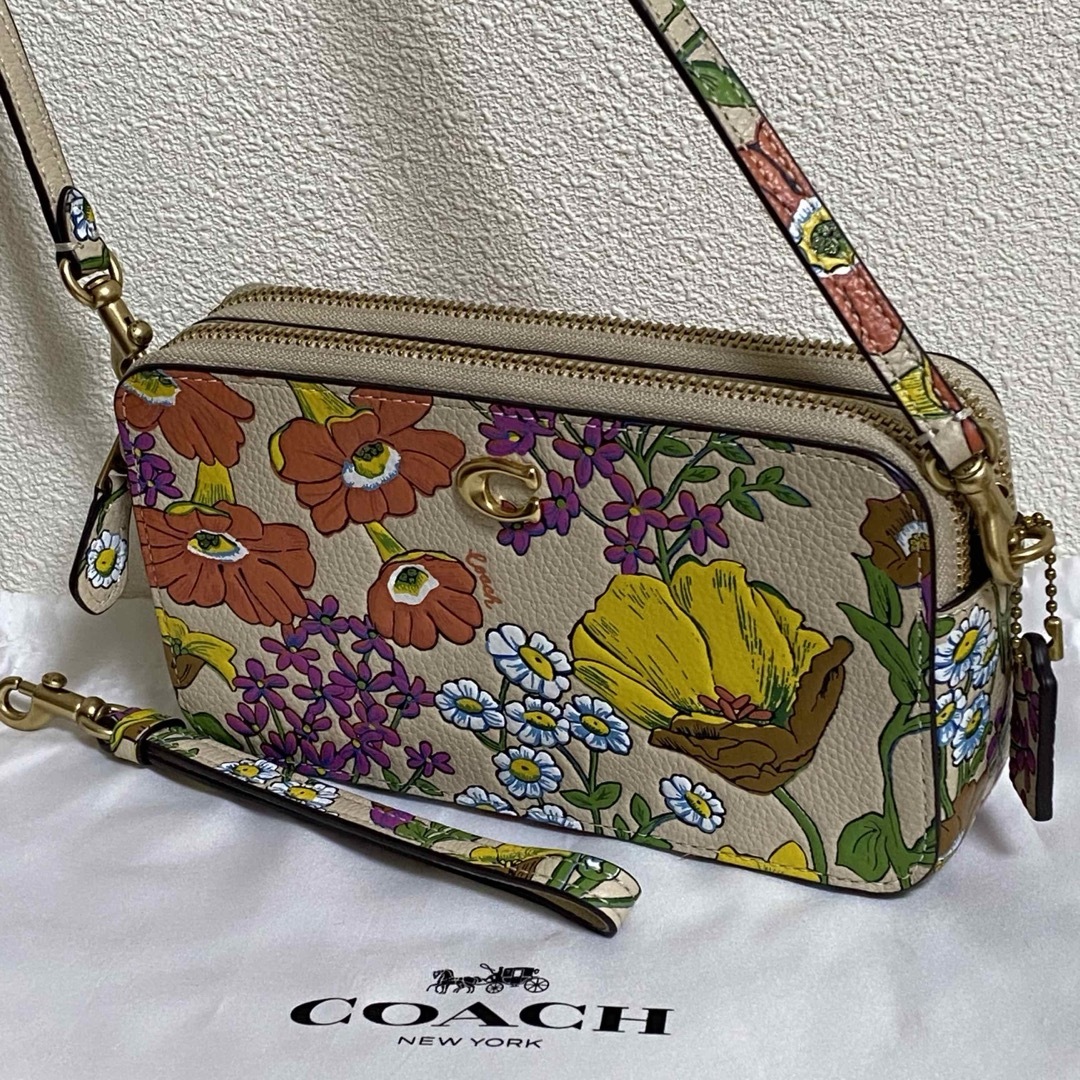 COACH(コーチ)の【極美品】coach コーチ キラ フローラル プリント ショルダーバッグ  レディースのバッグ(ショルダーバッグ)の商品写真