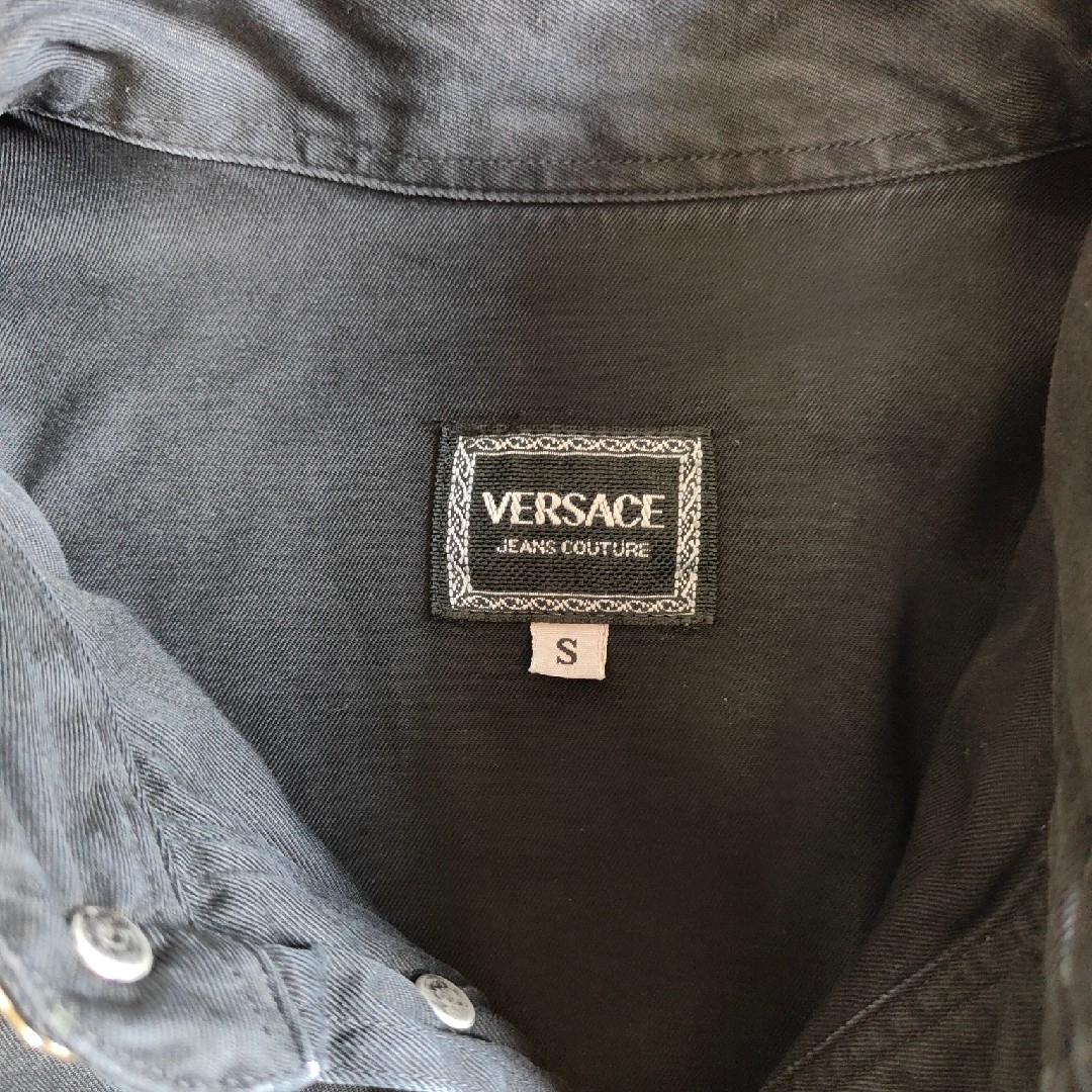 VERSACE(ヴェルサーチ)の【VERSACE】ヴェルサーチ メデューサボタン デザインシャツ メンズのトップス(シャツ)の商品写真