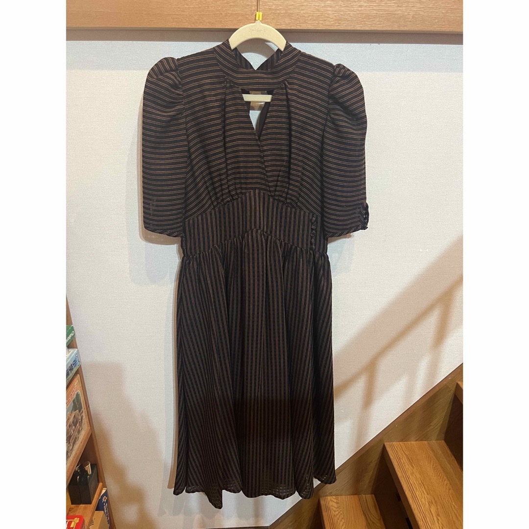 Her lip to(ハーリップトゥ)のherlipto Striped midi dress - brown レディースのワンピース(ひざ丈ワンピース)の商品写真