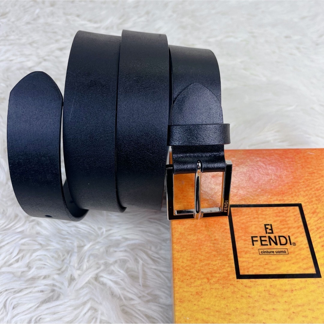 FENDI(フェンディ)の（未使用級）FENDI  本革　レザーベルト  ブラック　イタリア製　箱つき メンズのファッション小物(ベルト)の商品写真