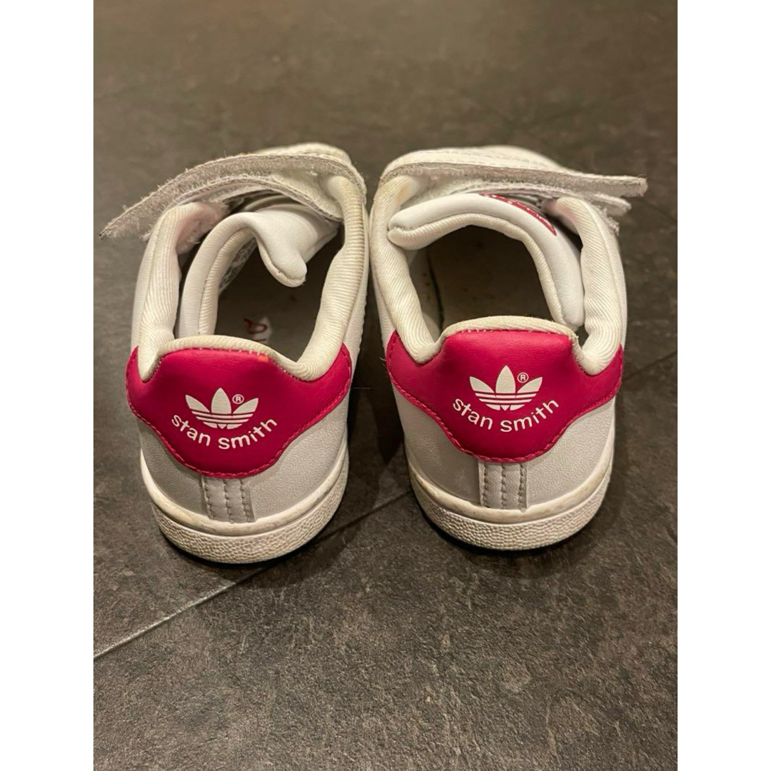 adidas(アディダス)のadidas スタンスミス　ホワイト✖️ピンク　15cm キッズ/ベビー/マタニティのキッズ靴/シューズ(15cm~)(スニーカー)の商品写真