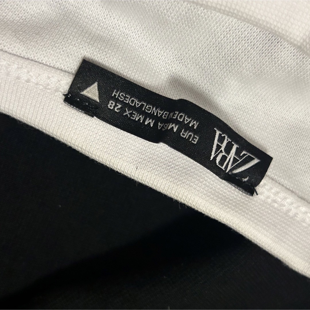 ZARA(ザラ)のzara クロップド丈tシャツ　ショート丈　ホワイト　ブラック　白　黒 レディースのトップス(Tシャツ(半袖/袖なし))の商品写真