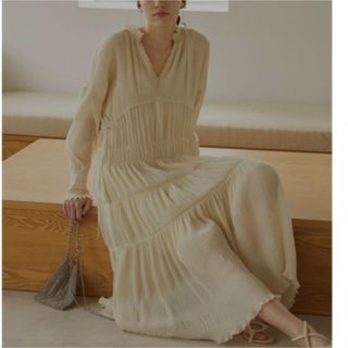 アメリヴィンテージ(Ameri VINTAGE)のameri vintage shirring pleats dress(ロングワンピース/マキシワンピース)